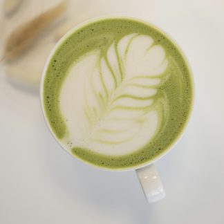 Матча на карамельному молодці