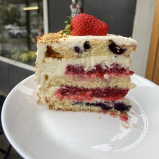 торт полуниця